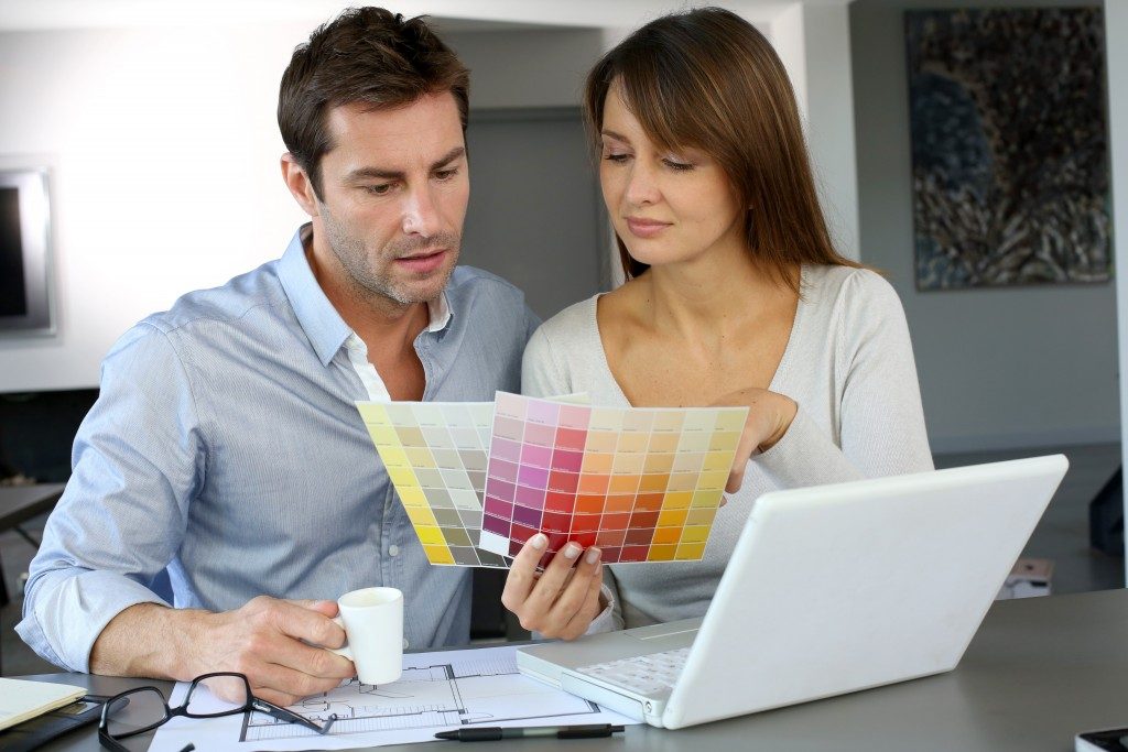 couple holding color chart