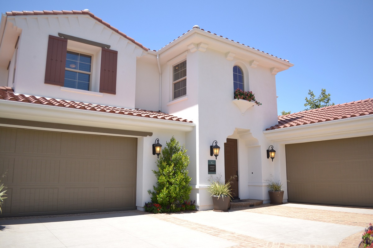 residential home with garage