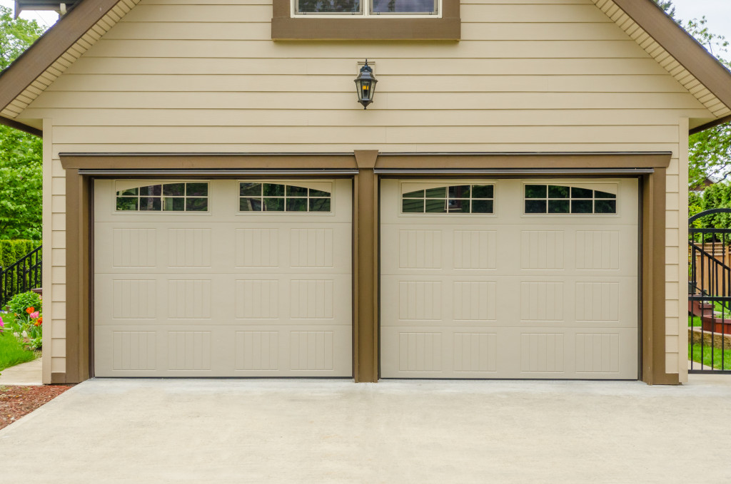 Driveway leading up to garage doors