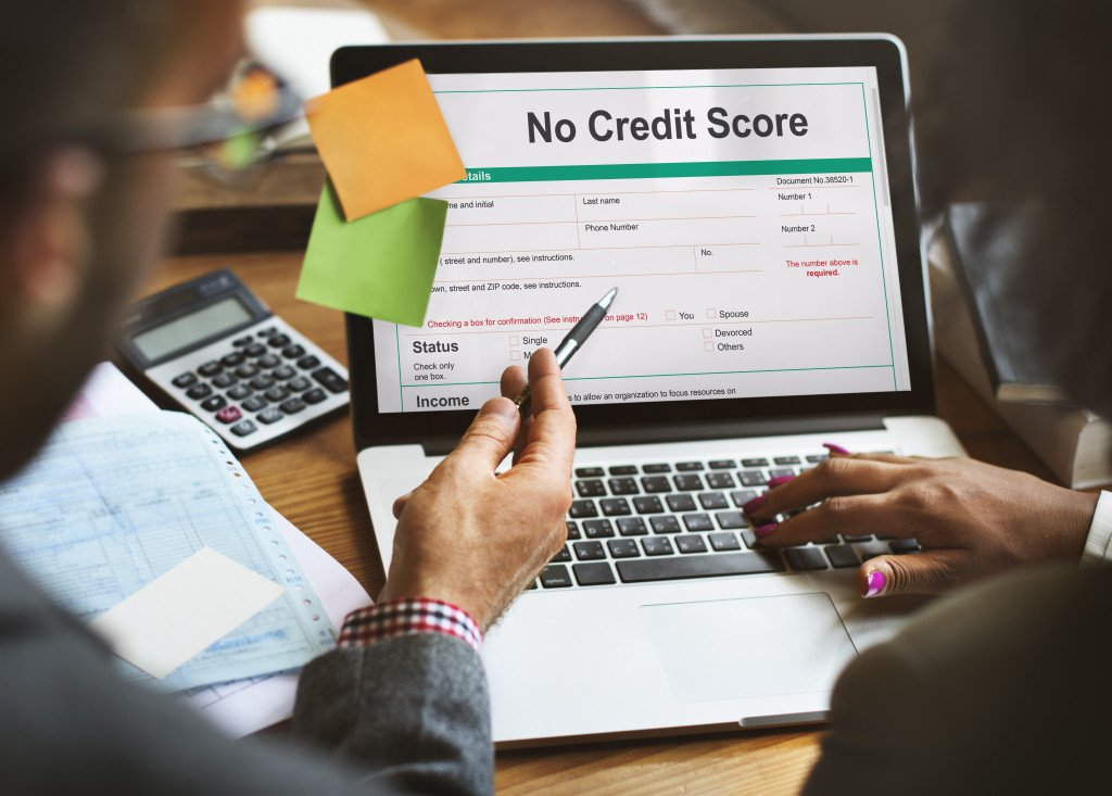 man showing no credit score